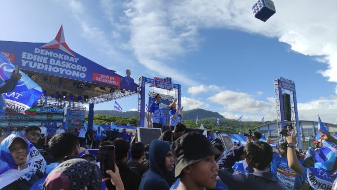 
 Kampanye di Pacitan, Mas Ibas Ajak Coblos Partai Demokrat dan Prabowo-Gibran