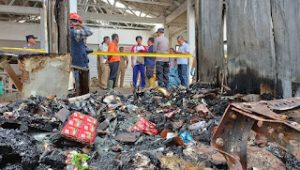Tim Labfor Polda Jatim Selidiki Penyebab Pasti Kebakaran Pasar Arjosari