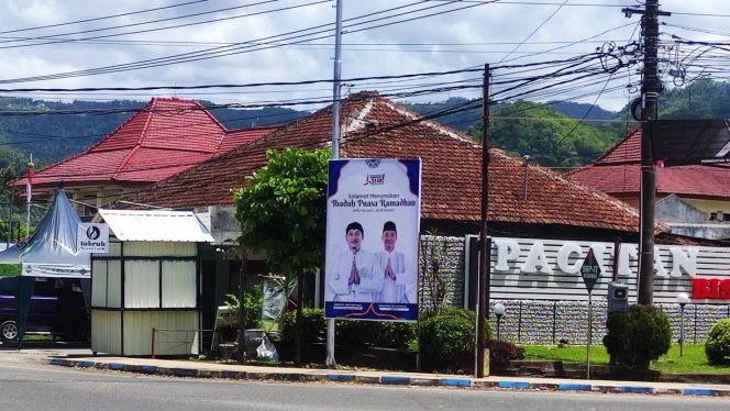 
 Spanduk Indrata Nur Bayuaji – Rakhman Wijayanto Bertebaran, BG Malu-malu