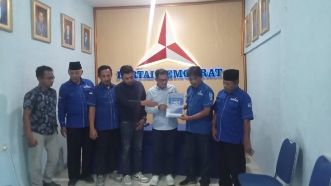 
 Rakhman Wijayanto Ambil Formulir Bacawabup Pacitan, Dukungan Relawan Mengalir