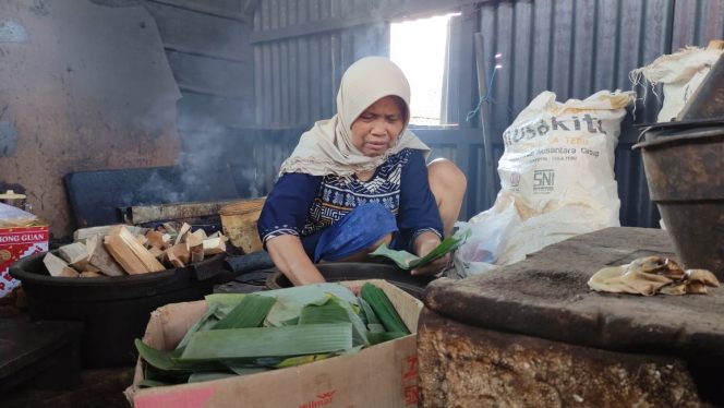 
 Katiyem, Wanita Perajin Kalakan: Kisah Sukses Memelihara Tradisi dan Menghadirkan Kelezatan Pedas Pacitan