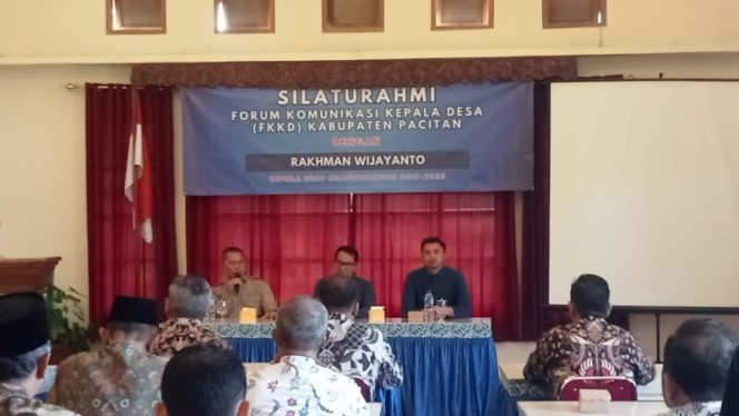 
 Ratusan Kepala Desa di Pacitan Dukung Rakhman Wijayanto sebagai Bacawabup