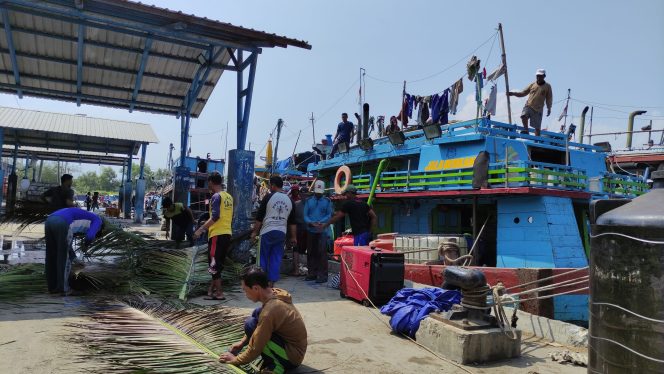 
 Gelombang Tinggi Melanda Perairan Di Pacitan, Nelayan Tak Berani Melaut