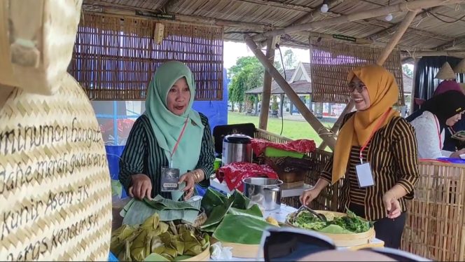 
 Pasar Krempyeng: Ajang Jajanan Khas Pacitan dalam Festival Ronthek 2024