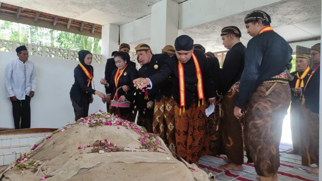 
 Pakasa Bhumi Wengker Pacitan Gelar Ziarah dan Genduren Mulud untuk Peringati Maulid Nabi