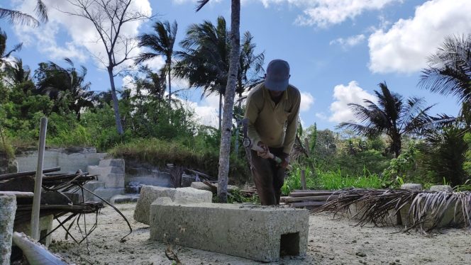 
 Pembuatan Tungku Batu di Dusun Batu Lapak Tetap Diminati Meski Ada Kompor Gas