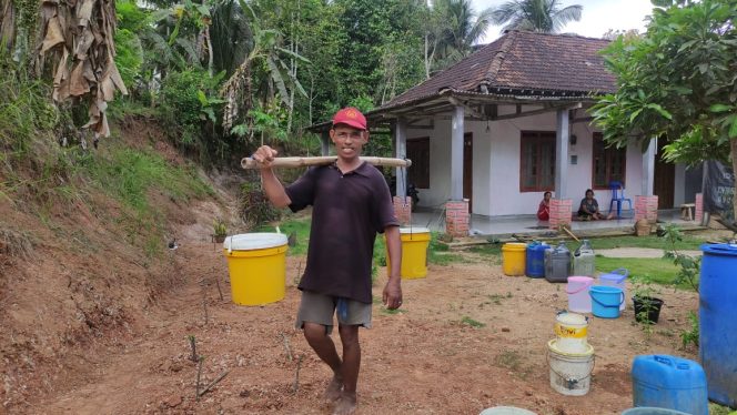 
 Krisis Air Bersih di Pacitan Berlanjut, Warga Desa Klesem Hanya Andalkan Bantuan