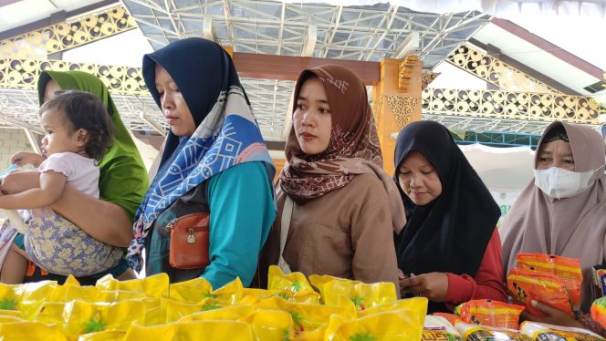 
 Pasar Murah Digelar di Pacitan, Warga Serbu Kebutuhan Pokok