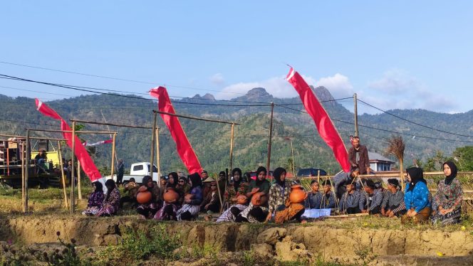 
 Ritual Adat dan Prosesi Pembuatan Gerabah Meriahkan Festival Lempung Agung 2024 di Desa Purwoasri