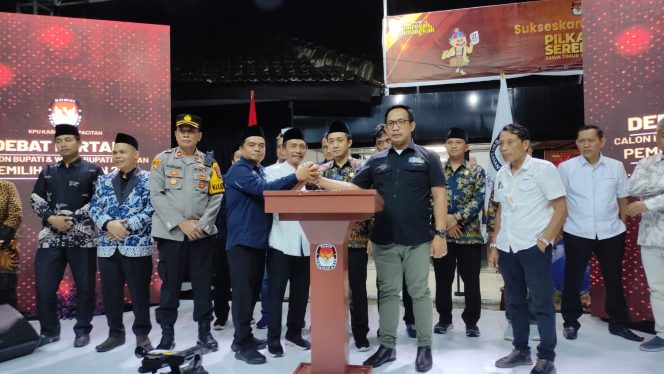 
 KPU Pacitan Hentikan Debat Perdana Pilkada 2024 Akibat Hujan Deras