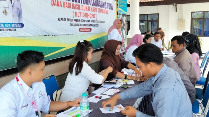 
 Jumlah Penerima BLT DBHCHT di Pacitan Meningkat 17 Persen, Sasar Lebih dari 5.000 Buruh Pabrik dan Tani