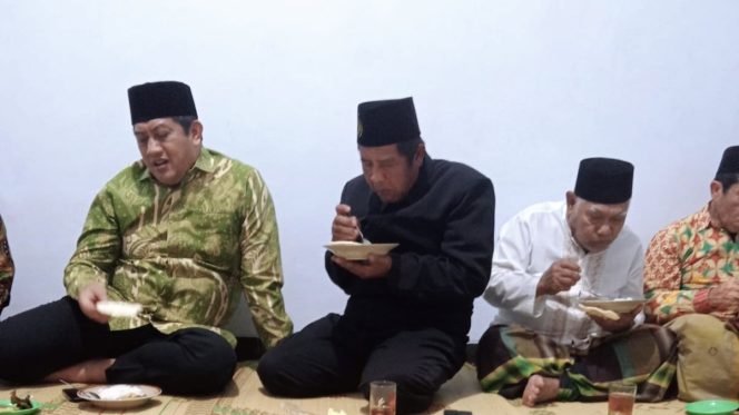 
 Gaya Blusukan Gagarin Sambangi Tahlilan di Donorojo, Disambut Hangat Warga