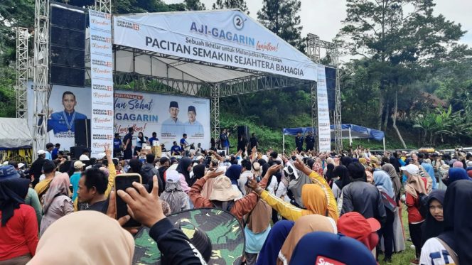 
 Jalan Sehat, Masyarakat Sehat, Pedagang Laris, Aji Gagarin Gembira