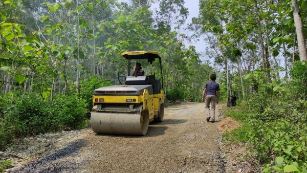 Jalan Alternatif Sidomulyo-Tulakan Mulai Diperbaiki, Warga Sambut Positif