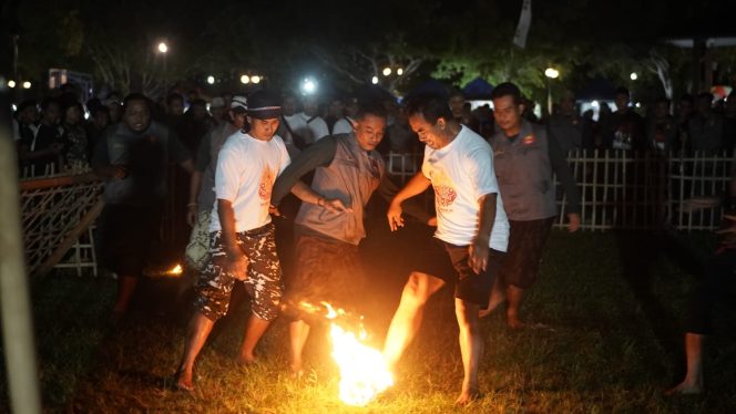 
 Melestarikan Tradisi, Brojo Geni Pacitan Tampilkan Atraksi Spektakuler