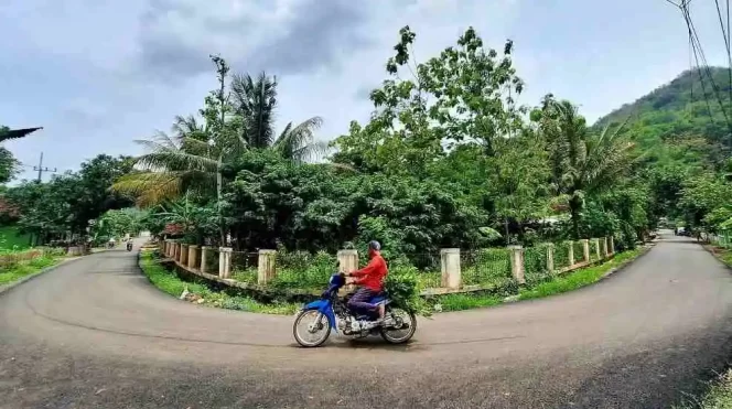 
 Perbaikan Jalan Mentoro-Arjosari Tuntas, Warga Gunungsari Sambut Gembira