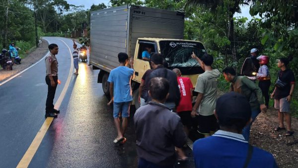 Dua Remaja Patah Tulang Akibat Tabrakan dengan Truk Boks di Jalan Pacitan-Lorok