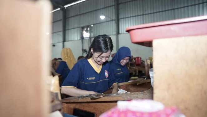 
 Buruh Pabrik Rokok di Pacitan. (foto: istimewa) 