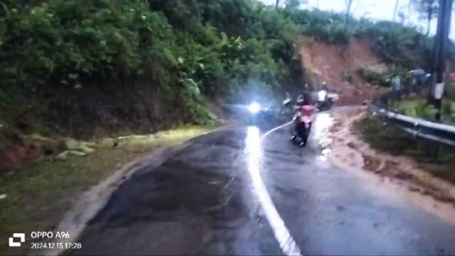 
 Hujan Deras Picu Longsor, Jalur Arjosari-Nawangan Tertutup Total