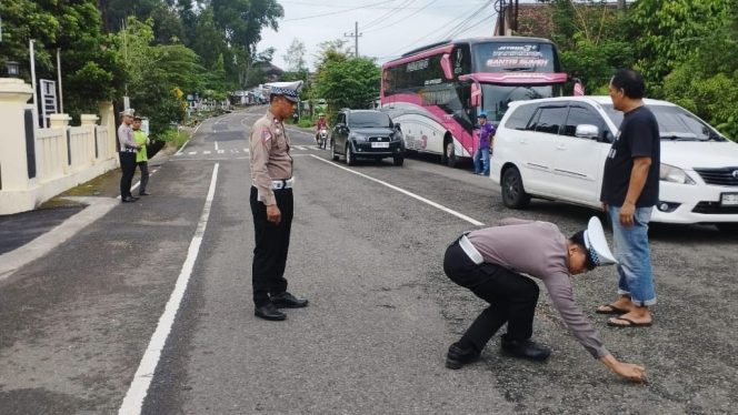 
 Tabrakan Bus Pariwisata dan Motor di Punung, Dua Pelajar Alami Luka Ringan