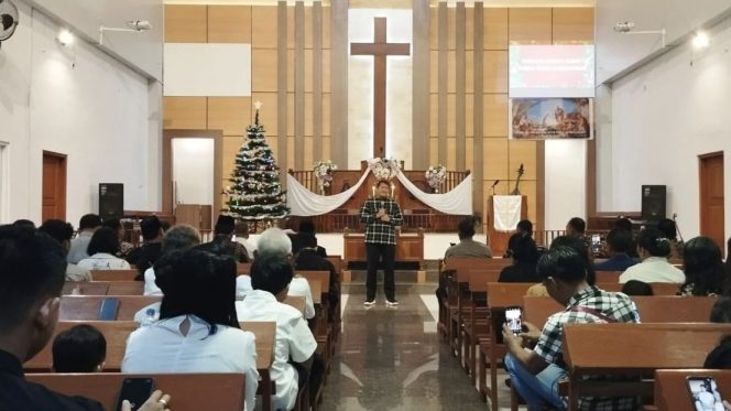 
 Forkopimda Pacitan Pantau Pelaksanaan Misa Natal, Pastikan Keamanan dan Kerukunan