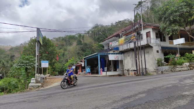 
 Jalan Cokrokembang-Hadiwarno Mulus, Warga Ngadirojo Sambut Antusias