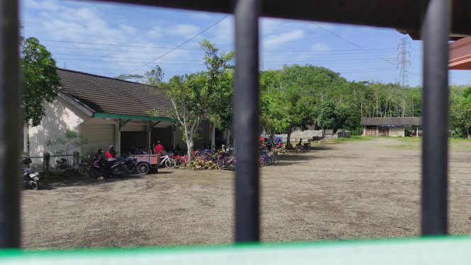 
 Penutupan Pasar Hewan di Pacitan Diperpanjang Akibat Meluasnya Kasus PMK