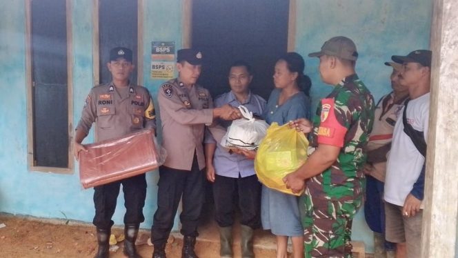 
 Dinding Rumah Warga Tulakan Jebol Diterjang Longsor