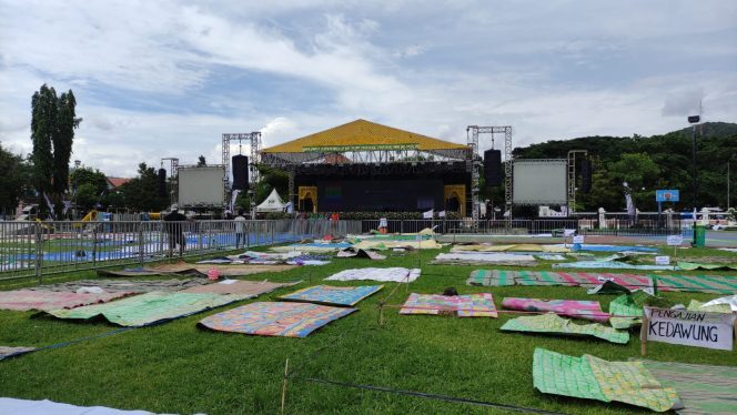 
 Tengah Ramai Pagar Laut di Tangerang, Alun Alun Pacitan Juga Dipagari Warga
