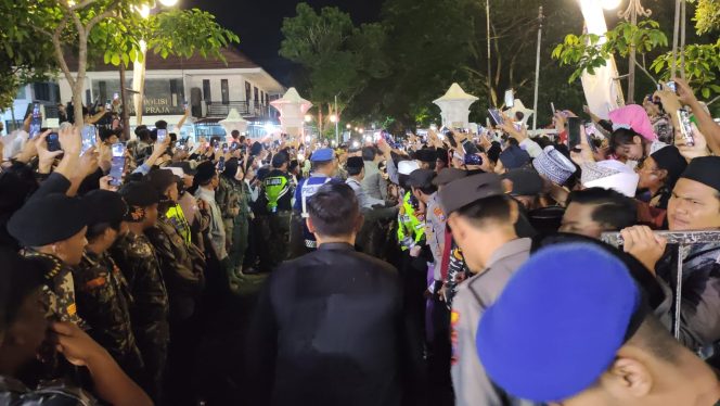 
 Maraknya Pencopetan di Pengajian Gus Iqdam di Alun-Alun Pacitan, Belasan HP Raib