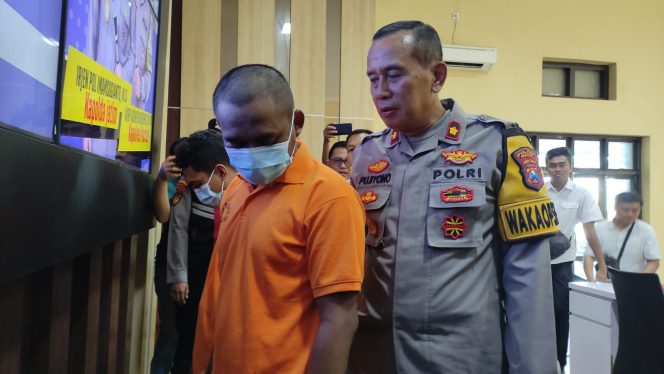 
 Polres Pacitan Tangkap Dua Pengedar Pil Koplo, Obat-obatan Senilai Rp 390 Ribu Disita
