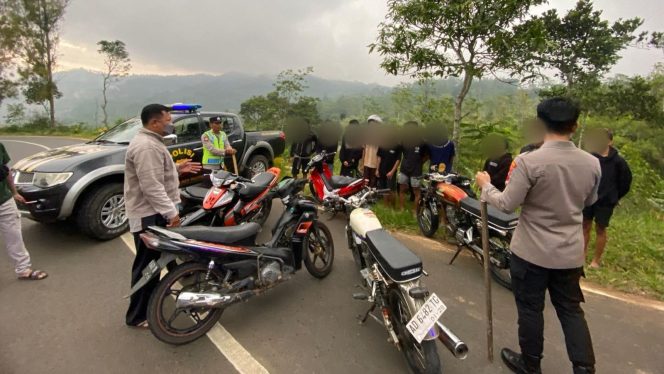 
 Polisi Tangkap Pelajar SMP dan SMK yang Ikut Balap Liar di Nawangan