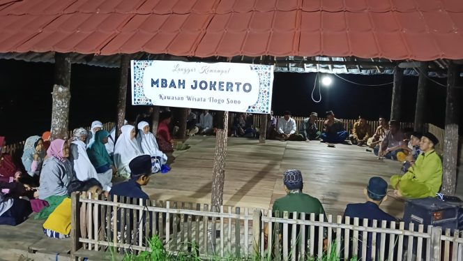 
 Warga Dusun Sono Megengan di Langgar Apung Tlogo Sono