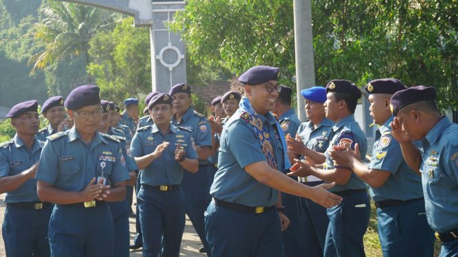 
 Mayor Laut (P) Aris Alfatah Resmi Nahkodai Lanal Pacitan, Siap Tingkatkan Program Ketahanan Pangan