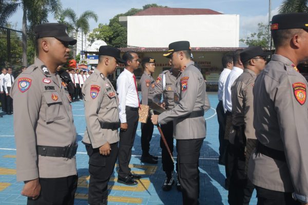 Ditengah Isu Tak Sedap, Kapolres Pacitan Beri Penghargaan kepada Anggota Berprestasi