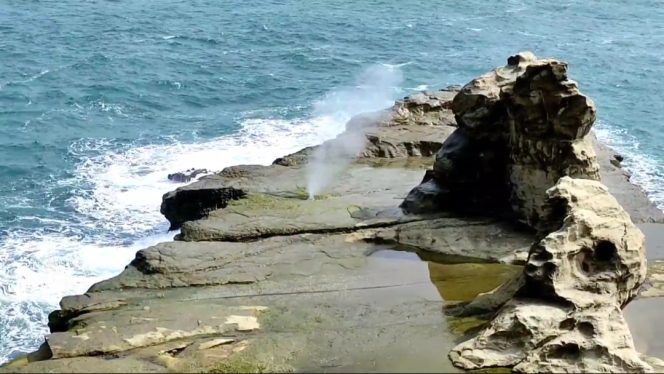 
 28 Ribu Lebih Wisatawan Kunjungi Pantai Klayar Selama Libur Lebaran