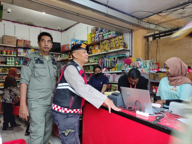 
 Bea Cukai dan Satpol PP Razia Rokok Ilegal di Pasar Punung, Tak Ditemukan Pelanggaran