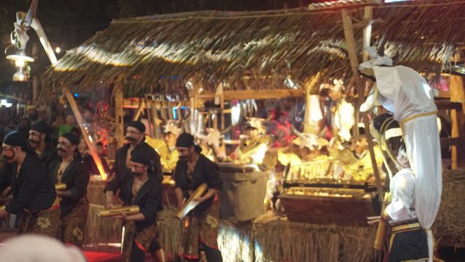 
 Legenda Lembah Lembu Jadi Suguhan Memikat dari Kecamatan Bandar di Panggung Ronthek 2025