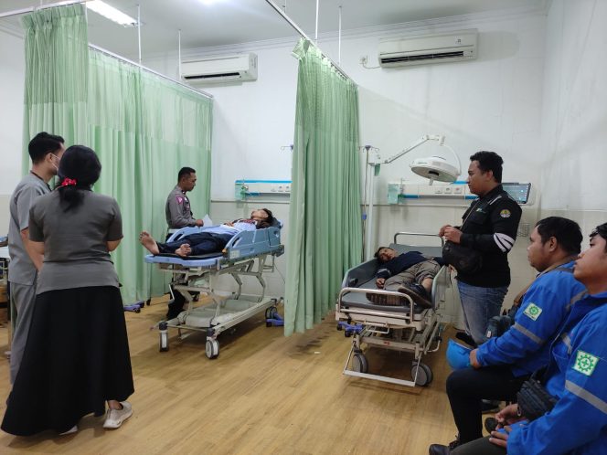 
 Korban Kecelakaan dirawat di Ruang IGD RSUD dr Darsono Pacitan (Foto: Trinoto/Lensa Pacitan) 