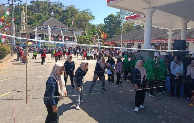 
 Laga Voli Plastik Warnai Perayaan Kemerdekaan di Nawangan