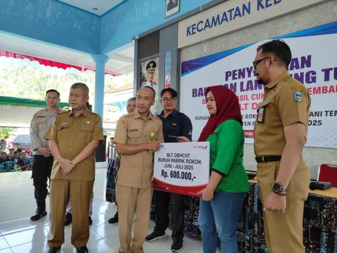 
 Jumlah Penerima Naik, Dinsos Salurkan BLT DBHCHT ke Ribuan Warga Pacitan