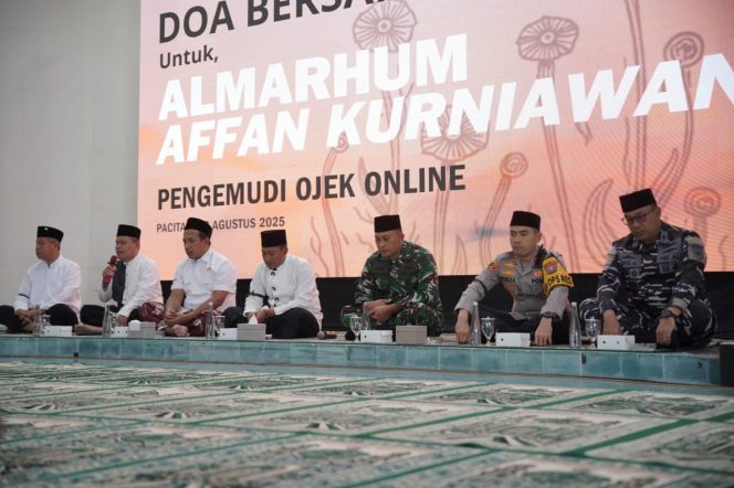 
 Solidaritas untuk Affan, Pemkab Pacitan dan Ojol Gelar Doa Bersama