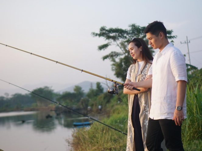 
 Rizki Aulia dan Beby Tsabina Terpesona Keindahan Alam Pacitan