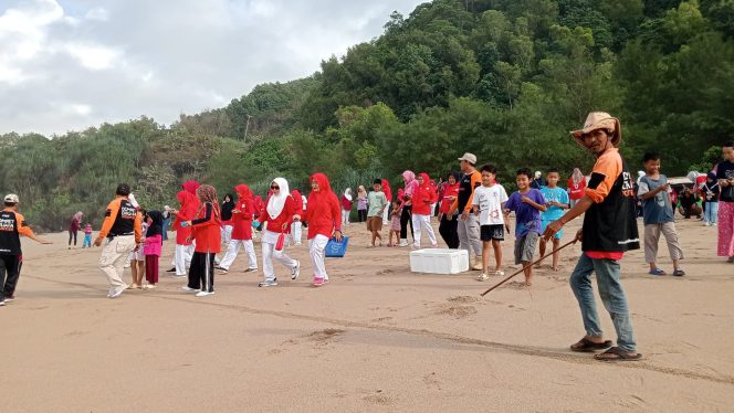 
 Saung Konservasi Sido Lestari Diresmikan, 500 Tukik Dilepas di Pantai Soge