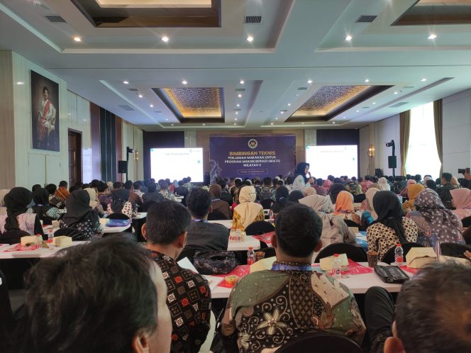 
 Jaga Kualitas Makan Bergizi Gratis, BGN Gelar Bimtek Penjamah Makanan di Pacitan