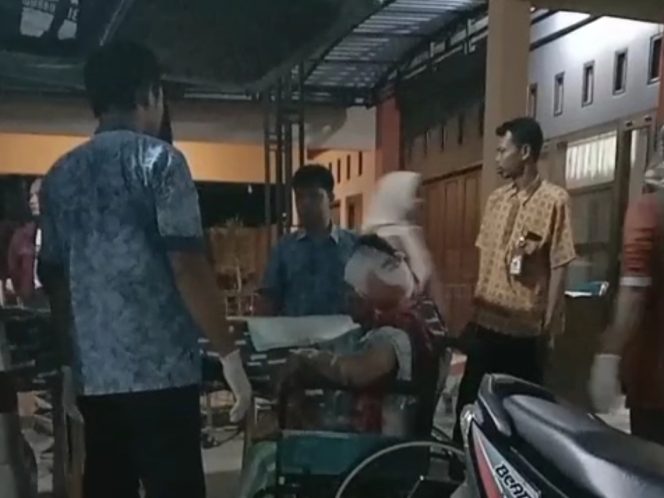 
 Sakit Hati Disebut Cucu Pungut, Remaja di Pacitan Tega Bacok Neneknya