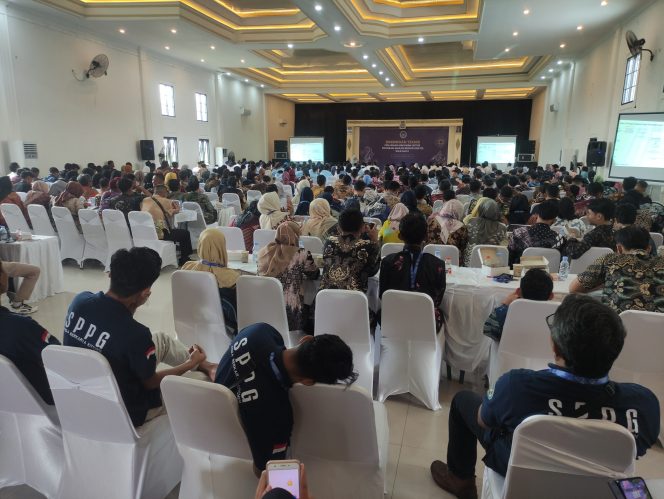 
 Agar Aman dan Sehat, Penjamah Makanan MBG di Pacitan Dapat Pembekalan Higiene Sanitasi