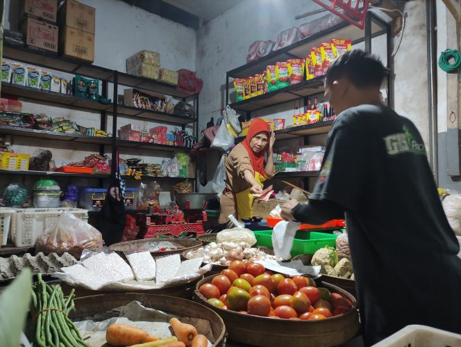 
 Harga Kebutuhan Pokok di Pacitan Merangkak Naik, Pedagang Pasar Minulyo Keluhkan Stok Menipis