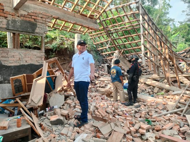 
 Ledakan Dahsyat di Pacitan Hancurkan Tiga Rumah, Polisi Sebut Bersumber dari Sisa Mercon Hari Raya