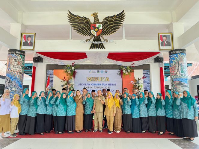 
 Ratusan Murid SOTH se-Kecamatan Ngadirojo Diwisuda, Camat Tekankan Pentingnya Kualitas Pengasuhan